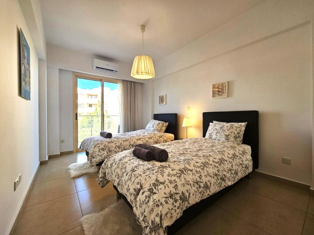 Elysia Park Apartments Paphos Exterior foto