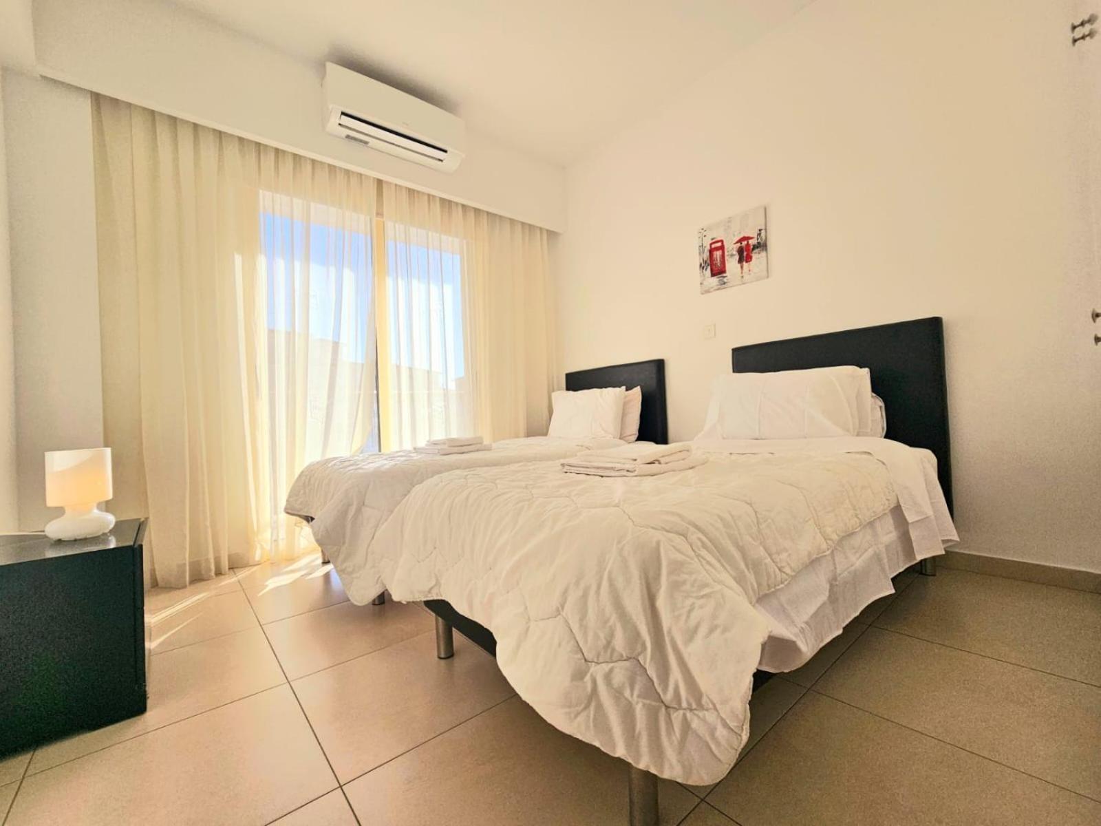 Elysia Park Apartments Paphos Zimmer foto