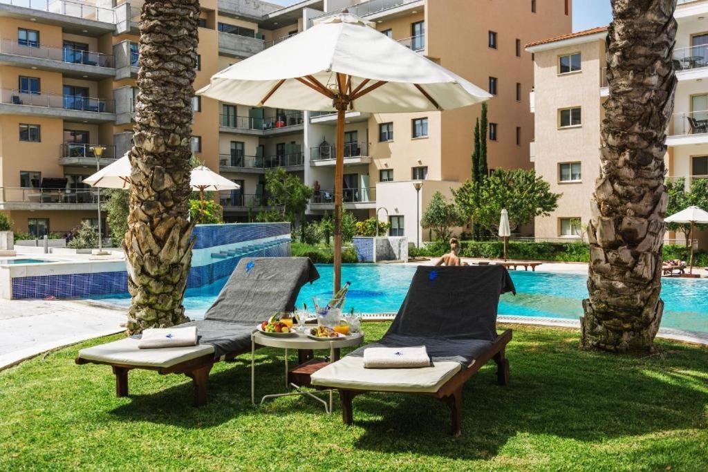 Elysia Park Apartments Paphos Exterior foto